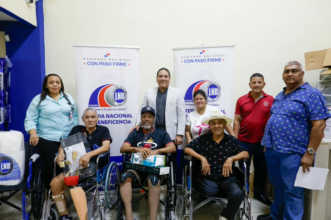 En la Agencia de Los Pinos, Panamá Este, se realizó la entrega de donaciones, en acto encabezado por el director general, Isidro Carbonell Olmos,  por más de B/.23,600.00, beneficiando a más de 35 familias.